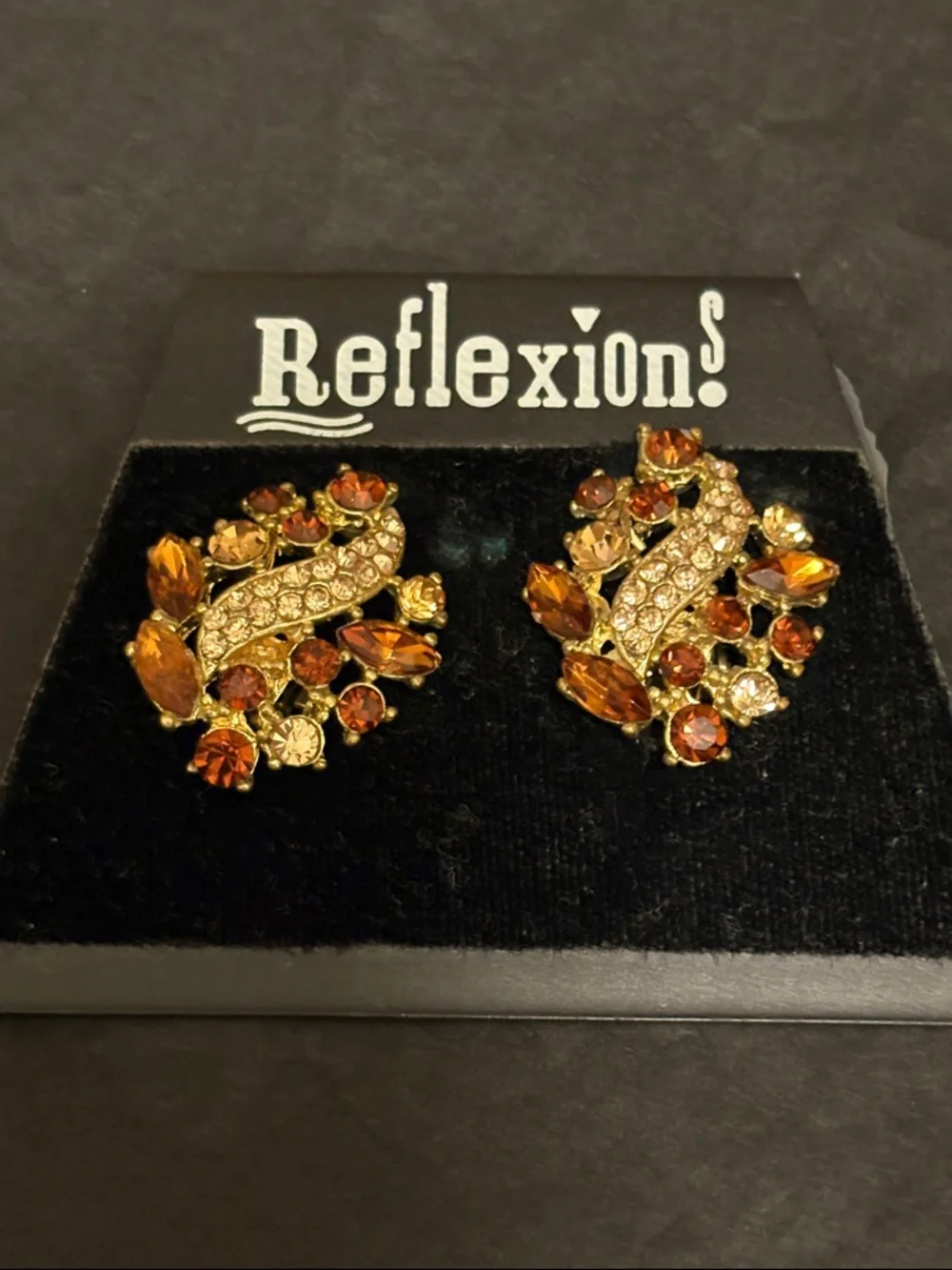 Made in Korea, vintage rhinestone earrings clip on gold tone - Picture 1 of 5